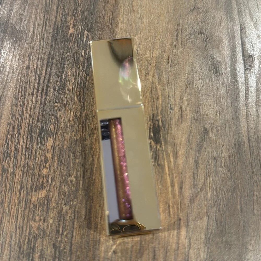 Scott Barnes lipgloss